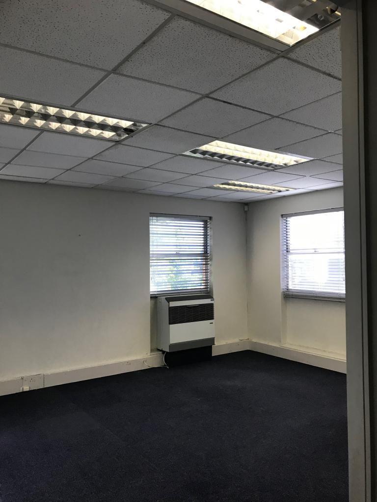 To Let Commercial Property for Rent in Pinelands Western Cape